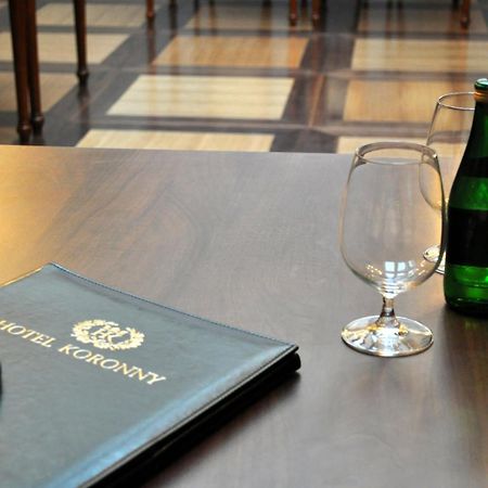 Hotel Koronny Zamość Esterno foto