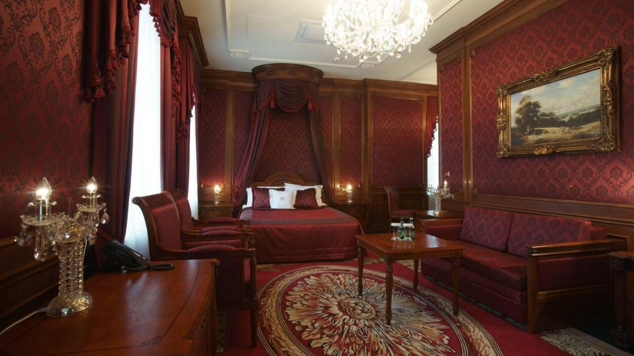 Hotel Koronny Zamość Esterno foto