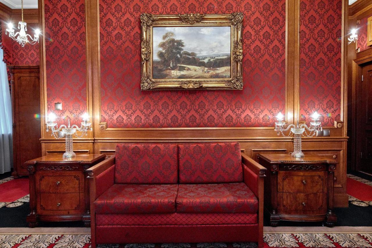 Hotel Koronny Zamość Esterno foto