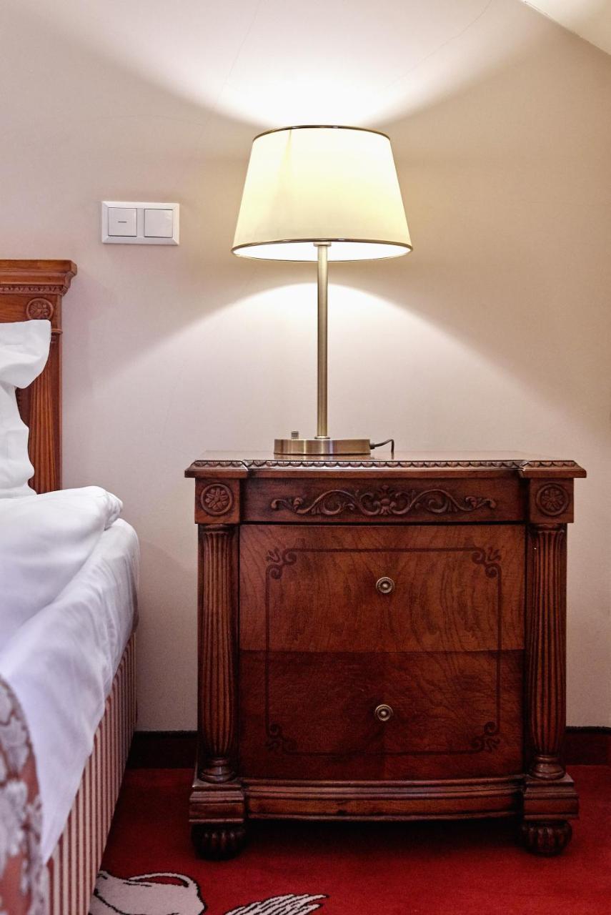 Hotel Koronny Zamość Esterno foto