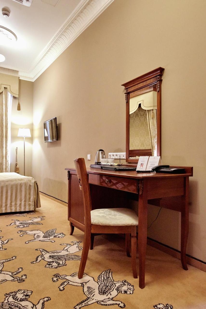 Hotel Koronny Zamość Esterno foto