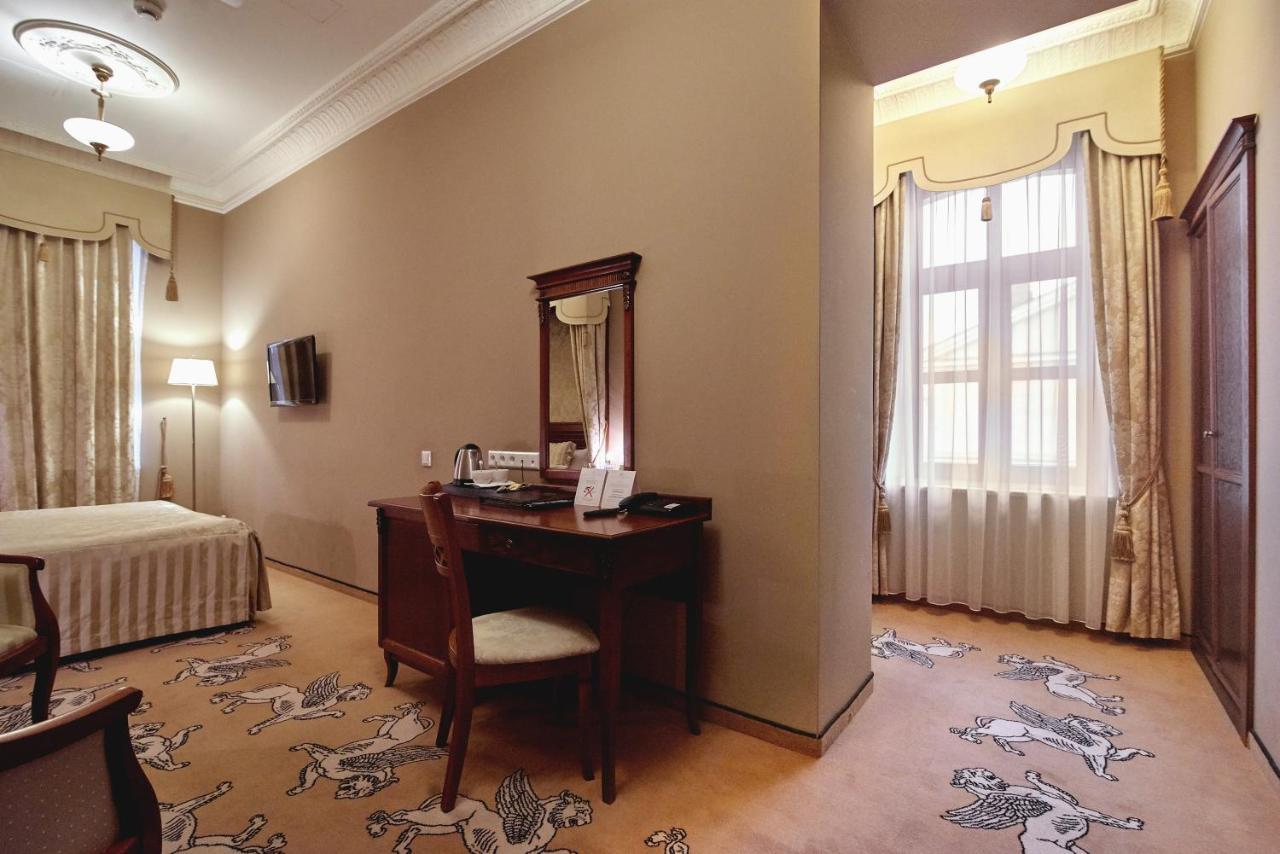 Hotel Koronny Zamość Esterno foto