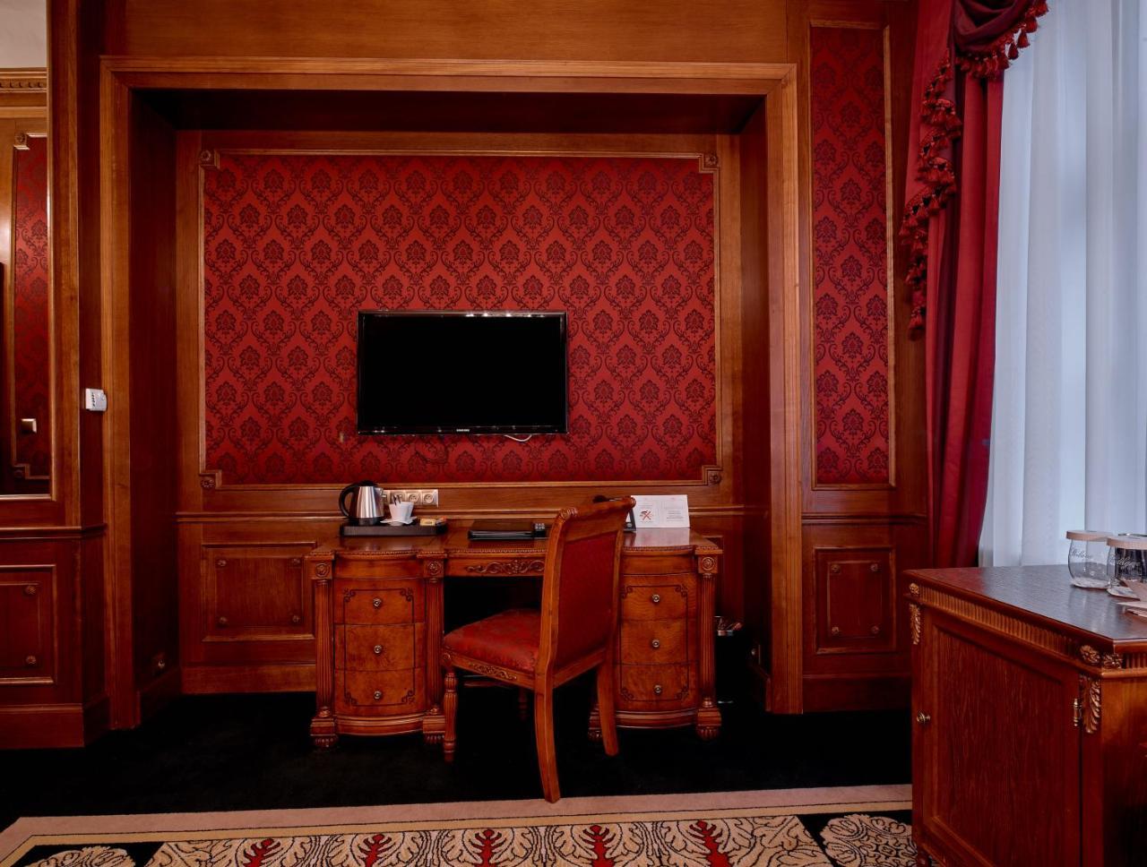 Hotel Koronny Zamość Esterno foto