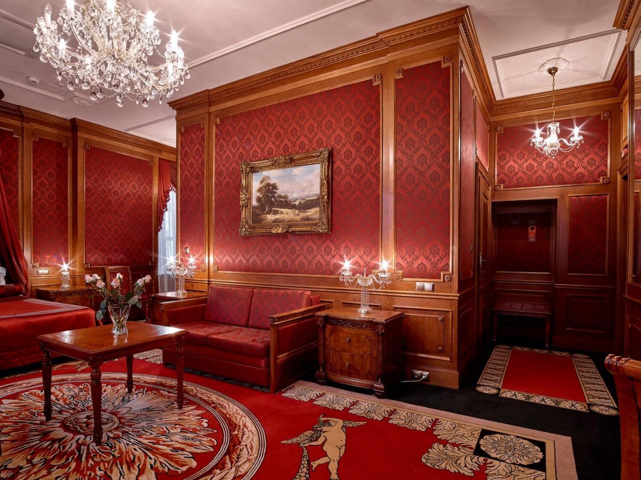 Hotel Koronny Zamość Esterno foto