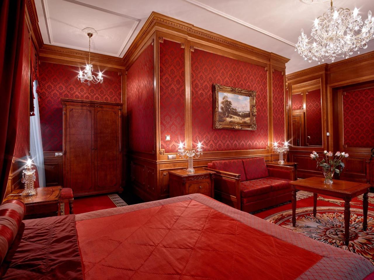 Hotel Koronny Zamość Esterno foto