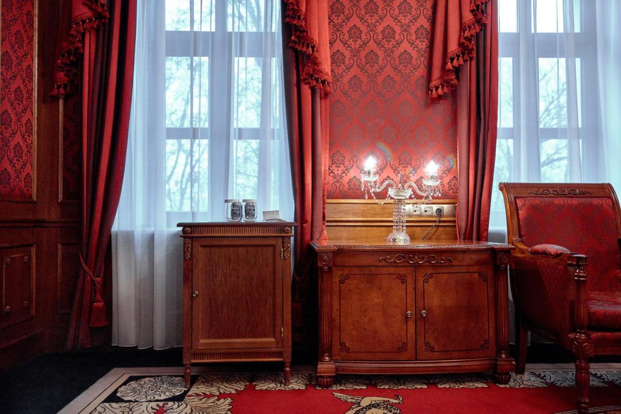 Hotel Koronny Zamość Esterno foto