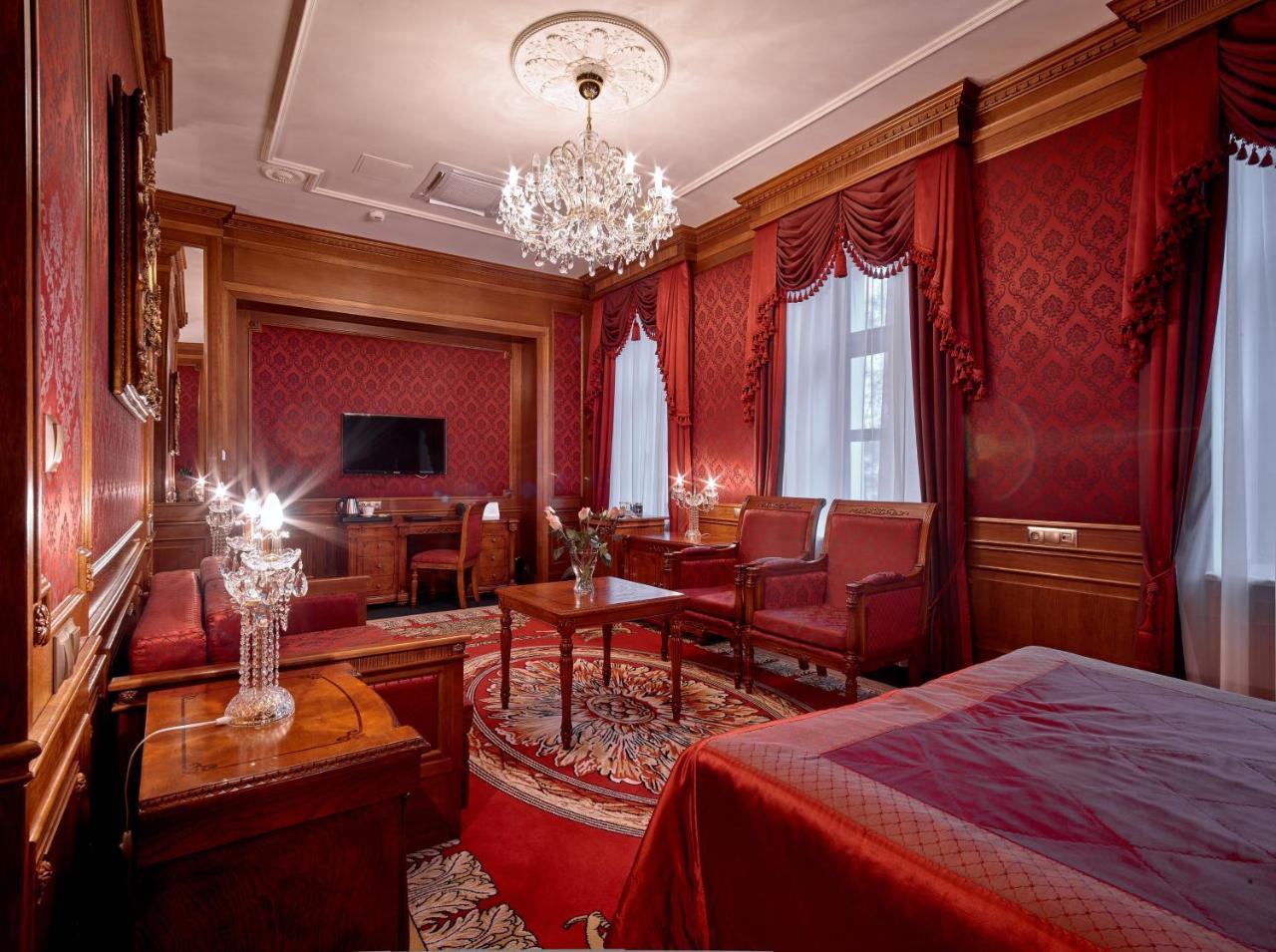 Hotel Koronny Zamość Esterno foto