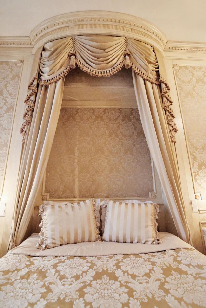 Hotel Koronny Zamość Esterno foto