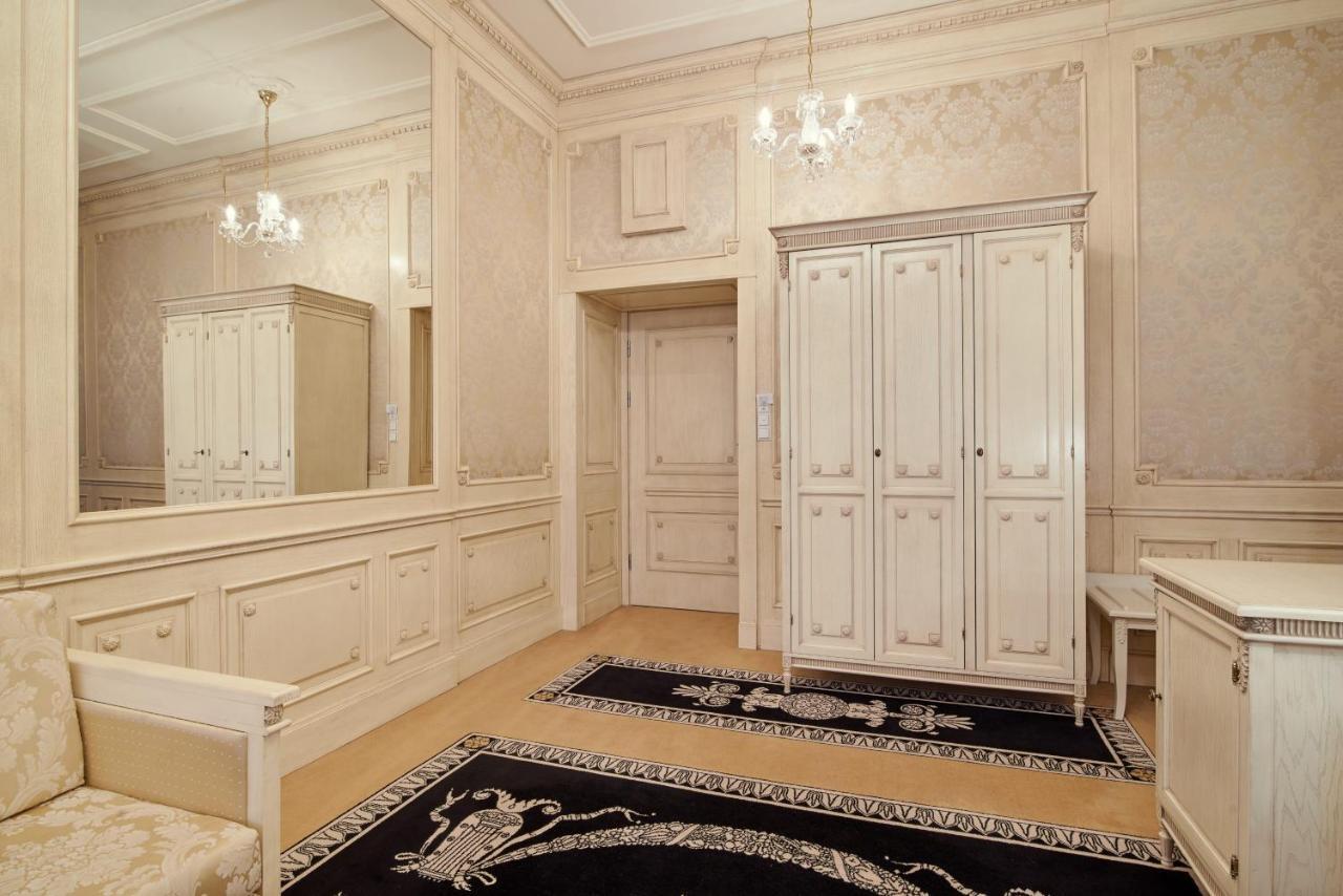 Hotel Koronny Zamość Esterno foto
