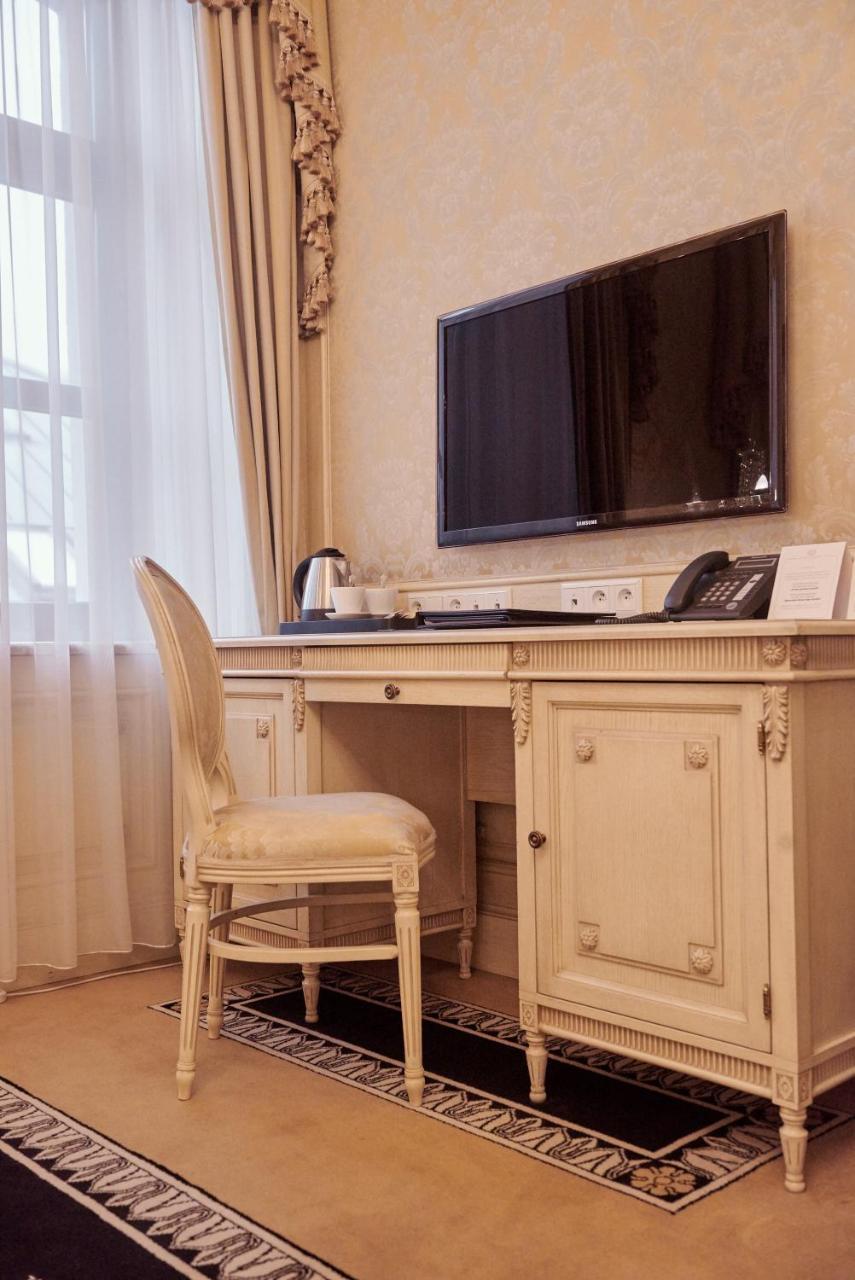 Hotel Koronny Zamość Esterno foto