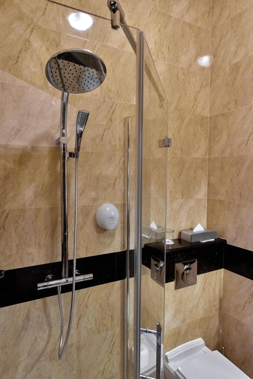 Hotel Koronny Zamość Esterno foto
