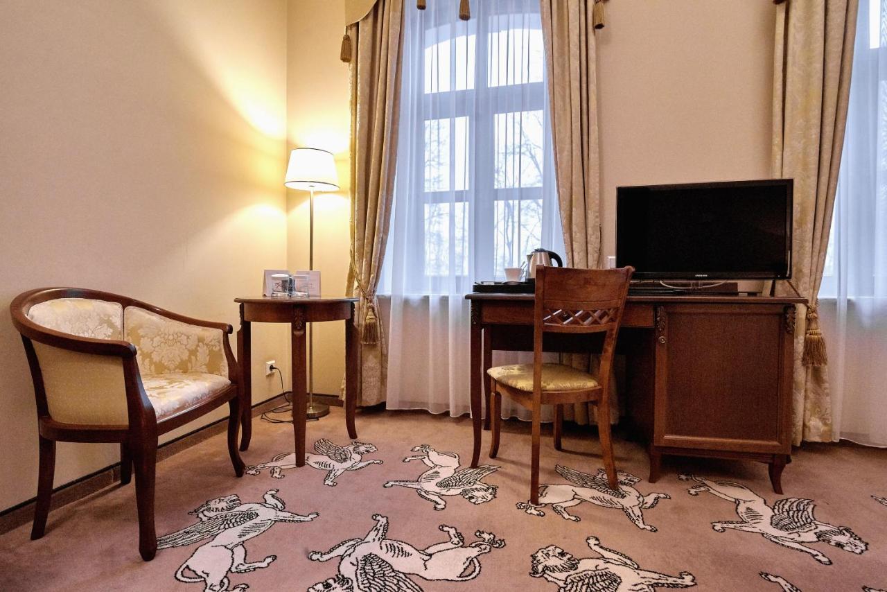 Hotel Koronny Zamość Esterno foto