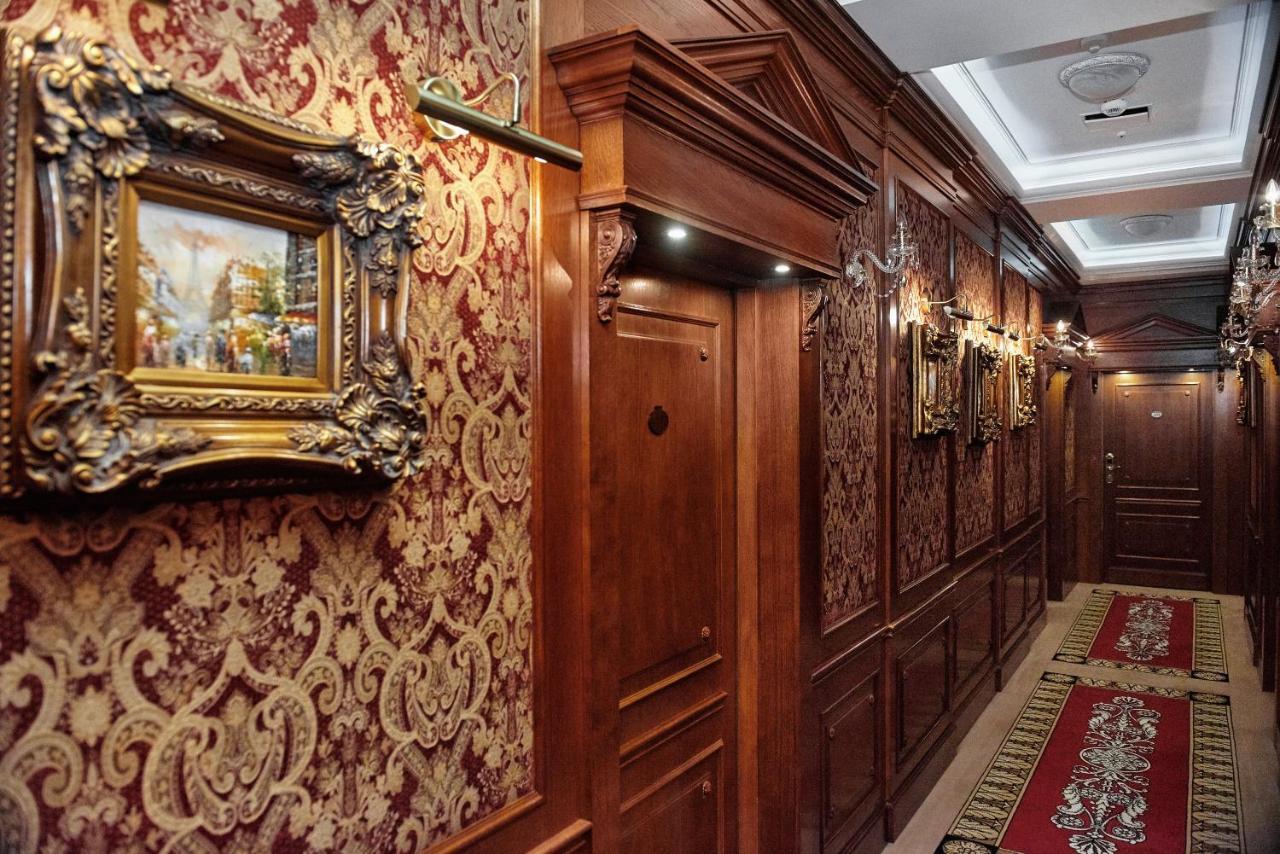 Hotel Koronny Zamość Esterno foto