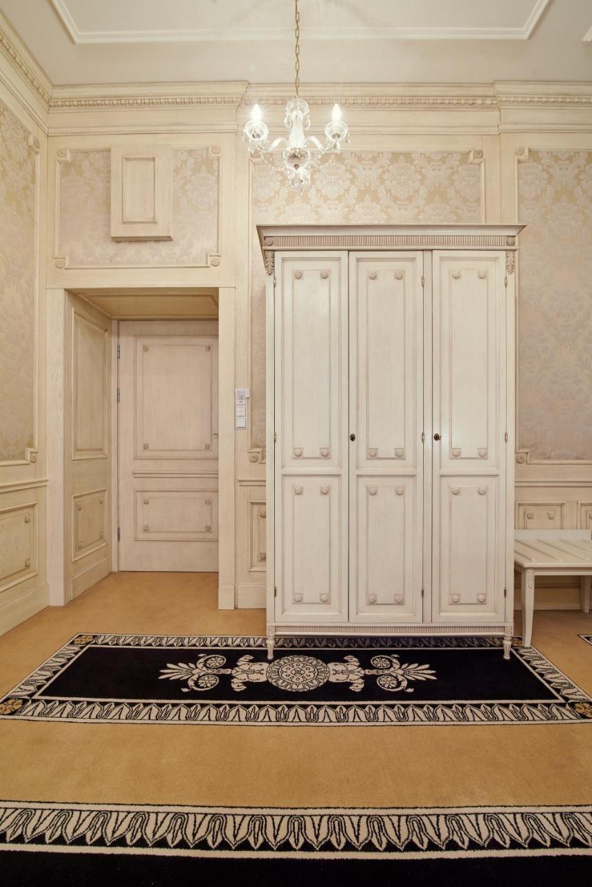 Hotel Koronny Zamość Esterno foto