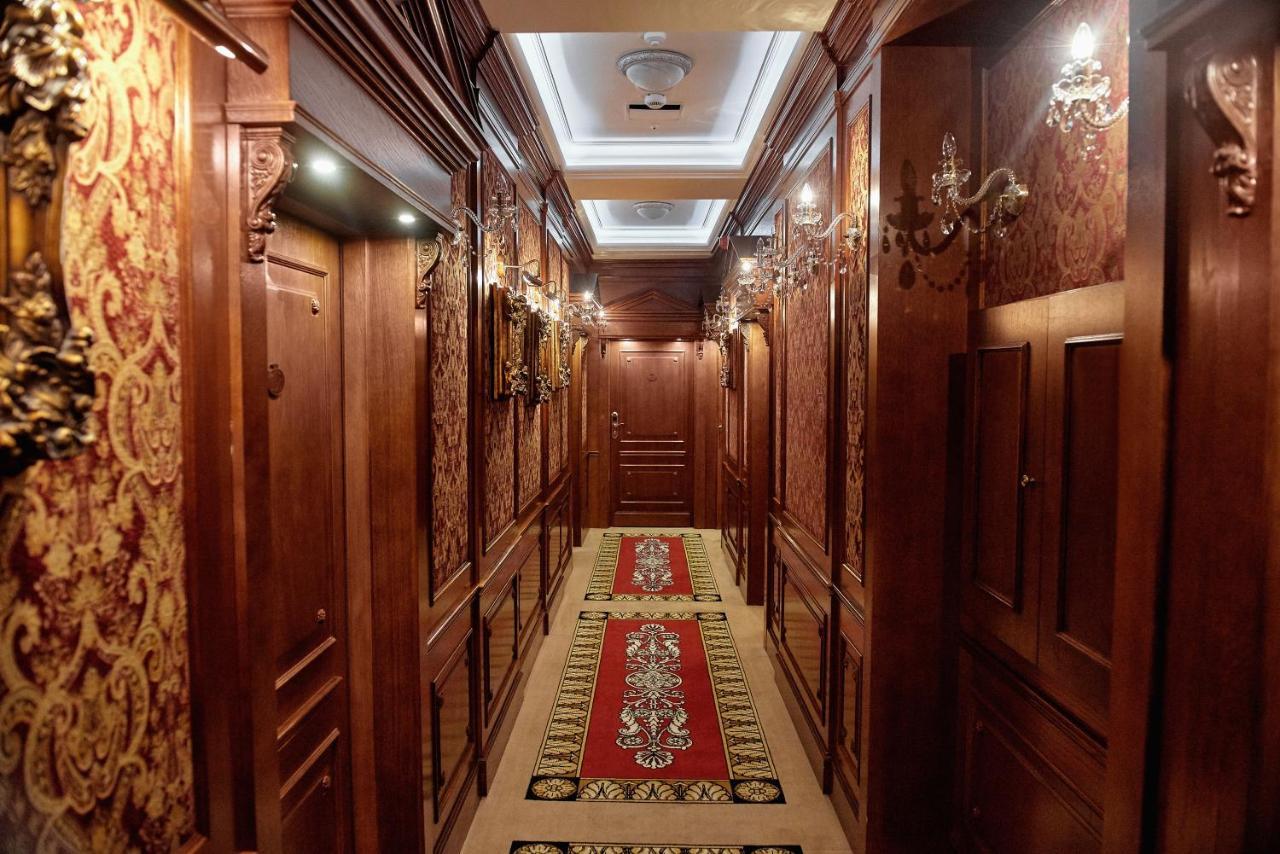 Hotel Koronny Zamość Esterno foto