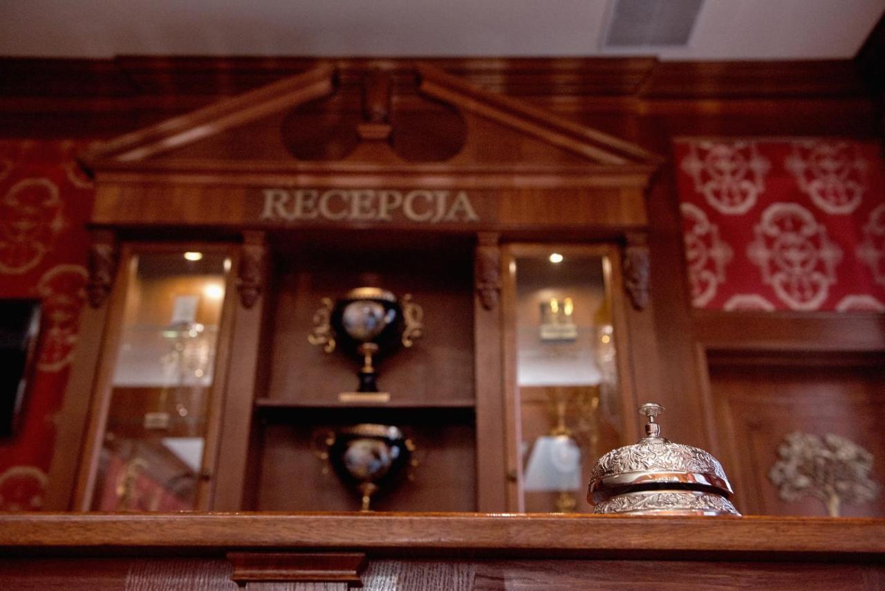 Hotel Koronny Zamość Esterno foto