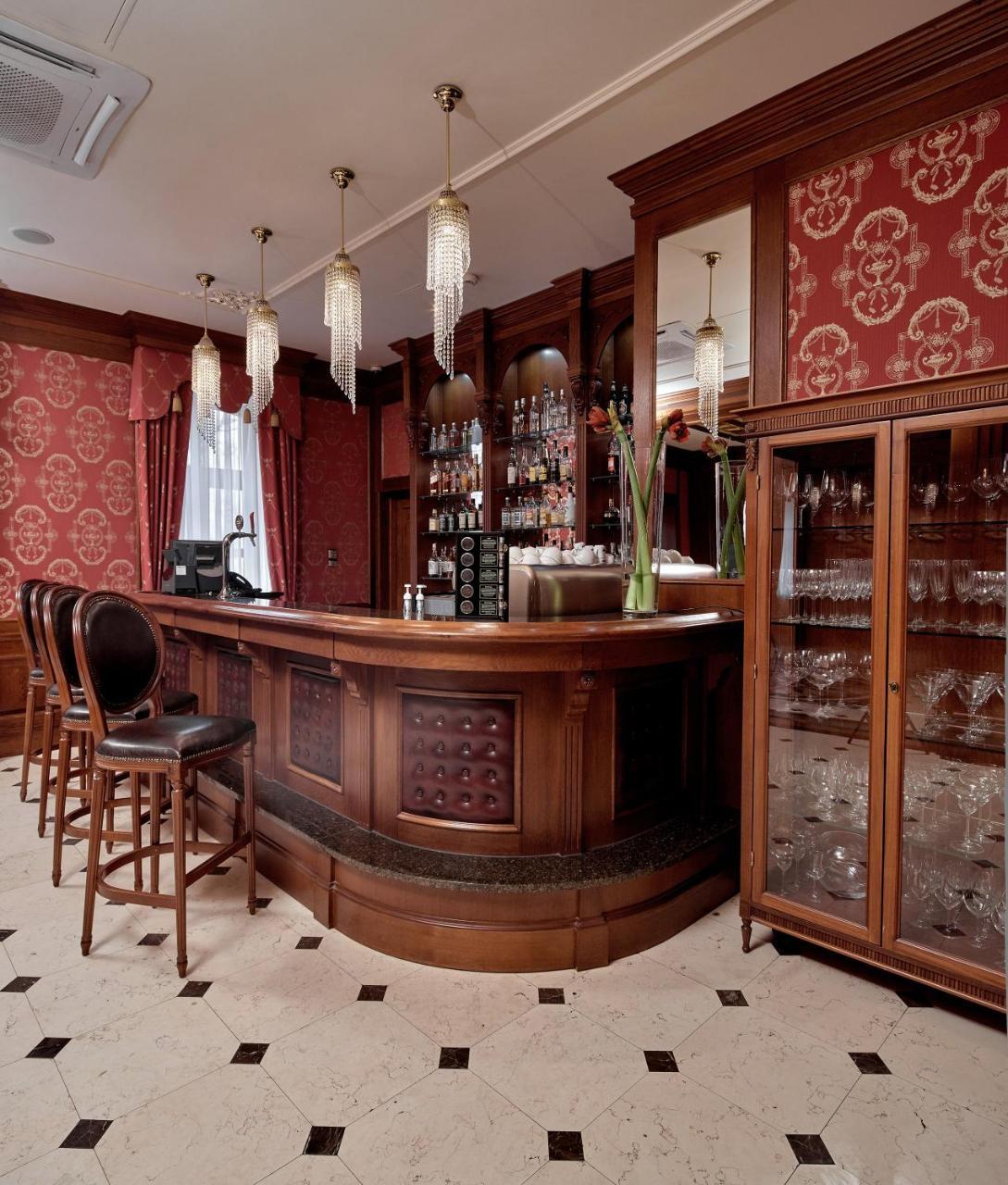 Hotel Koronny Zamość Esterno foto