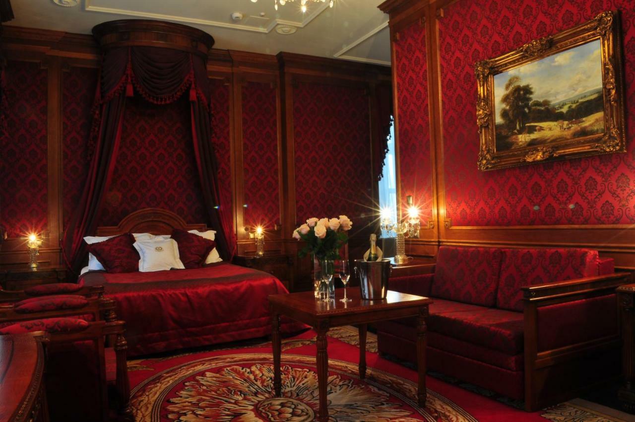 Hotel Koronny Zamość Esterno foto